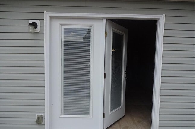 Building Photo - 5166 Aruba Cir