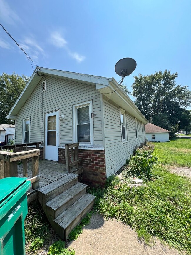 Primary Photo - 2 Bedroom 1 Bathroom House