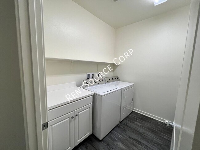 Building Photo - 45016 Marbella St