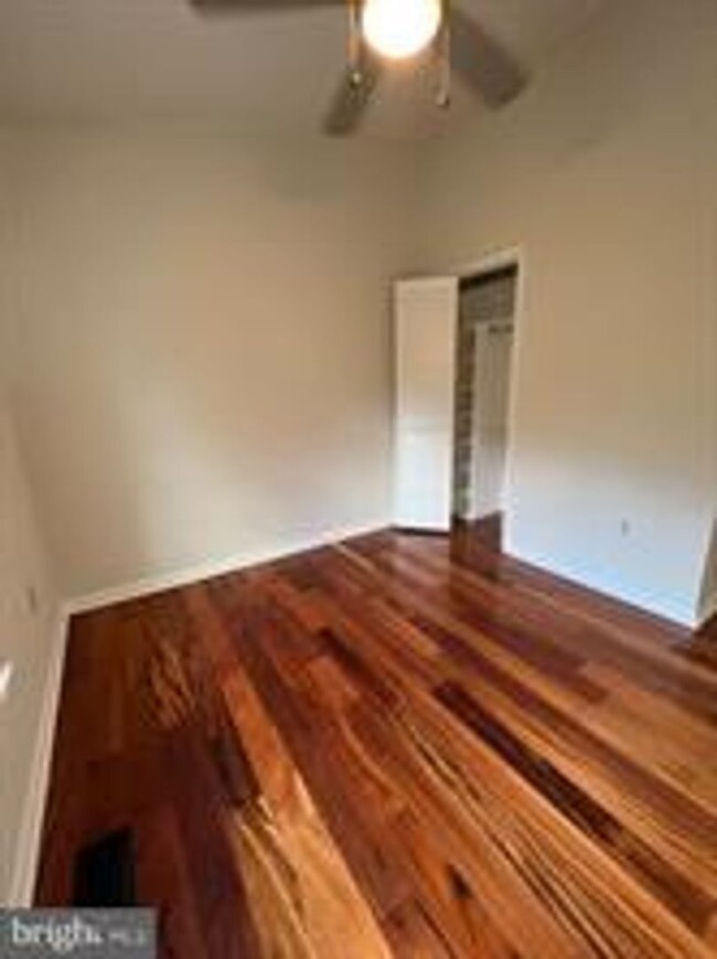 Building Photo - BEAUTIFUL END UNIT TH NEAR DOWNTOWN ROCKVILLE