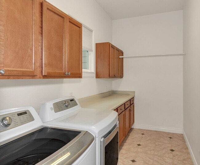 Building Photo - 2245 Idella Ct