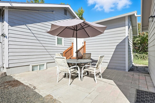 Building Photo - 1123 Prosser Ave