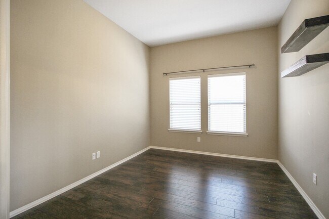 Building Photo - Charming 3 Bed 2 Bath With Office