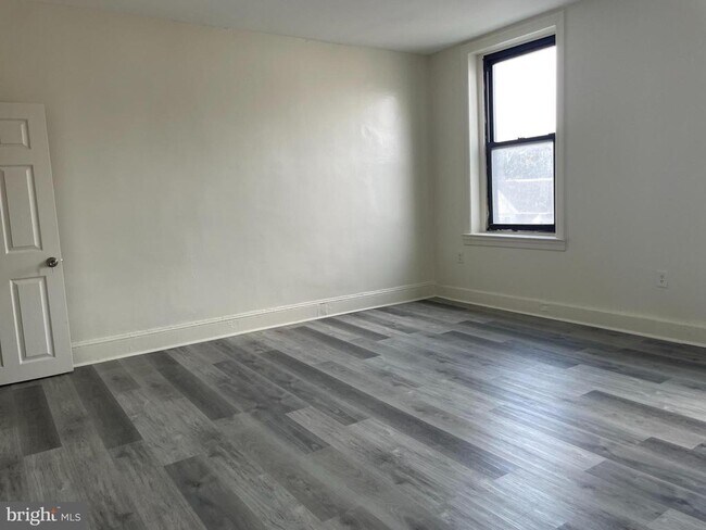 Building Photo - 270 S 52nd St
