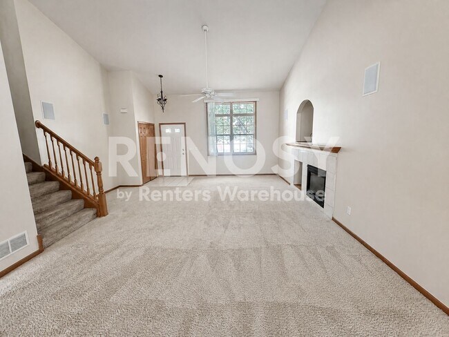 Building Photo - Available September 1st 3 Bedroom 3 Bath Single Family Home in Plymouth