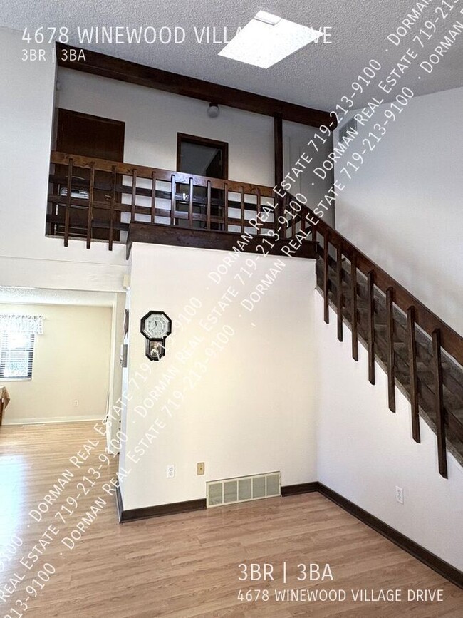 Building Photo - $500 OFF the first month of rent! Charming...