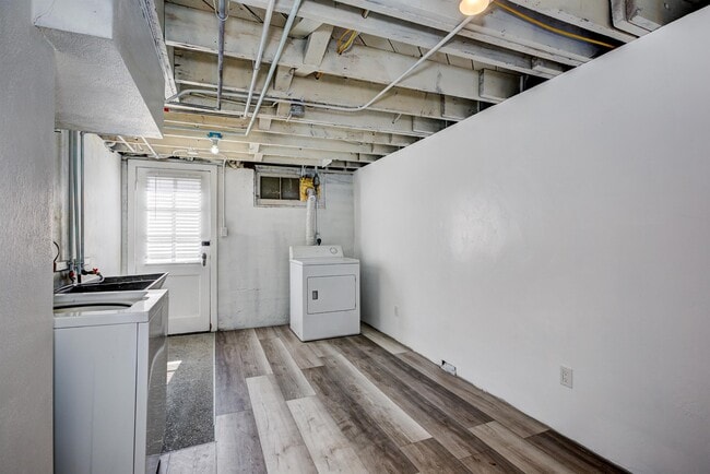 Building Photo - 1006 N 27th St