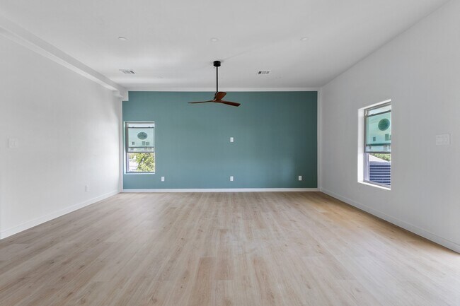 Building Photo - 1325 35th St