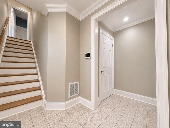 Building Photo - 1824 Potomac Greens Dr