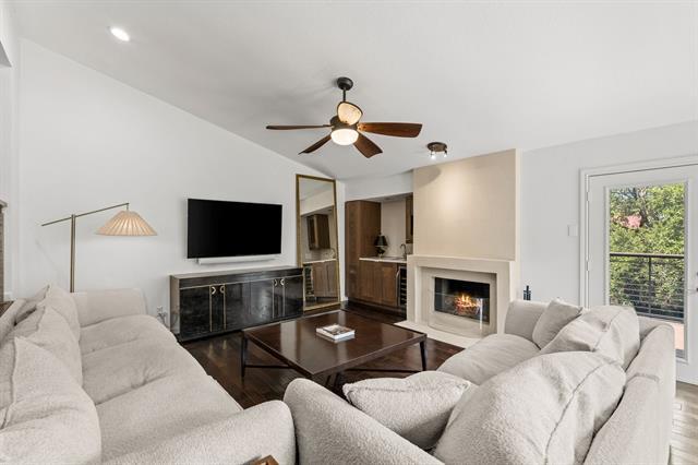 Building Photo - 6124 Summer Creek Cir