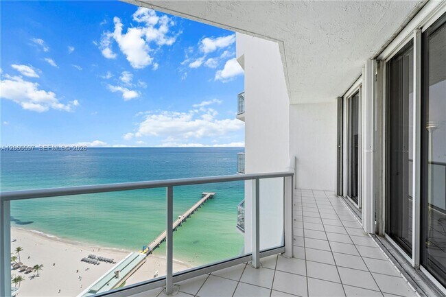 Building Photo - 16485 Collins Ave