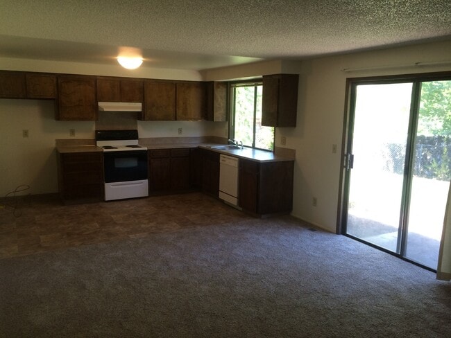 Building Photo - Single Level Home on Greenway Park