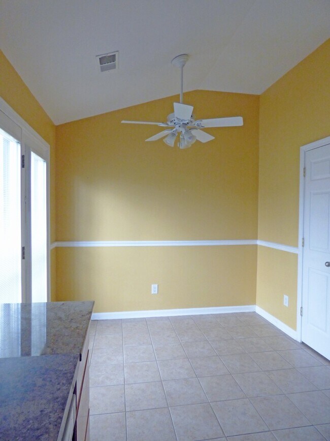 Building Photo - Beautiful 3 BR, 2 Bath Home, All Electric, Vaulted Ceilings, Walk-In Closets, Garage