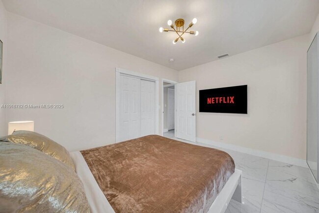 Building Photo - 305 NW 124th St