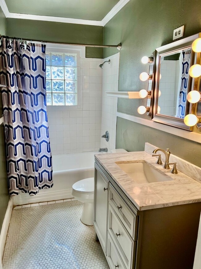 Primary Photo - FOR RENT! - 4 Bedroom, 2 Bath West End Home