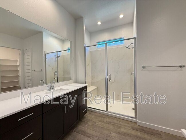 Building Photo - 2996 E Birdsong Ave