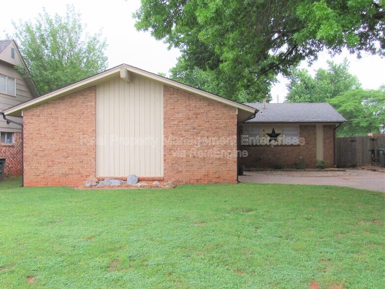 Building Photo - 637 Redstone Ave