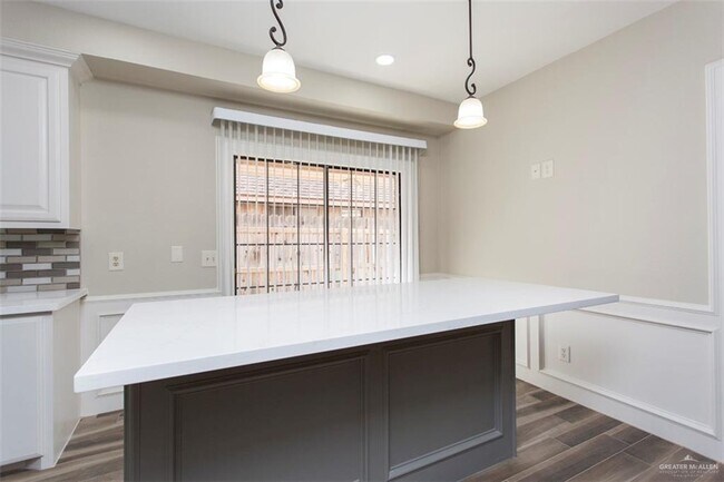 Building Photo - 6109 N 8th St
