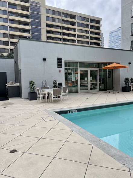 Pool and Club House - 645 W 9th St
