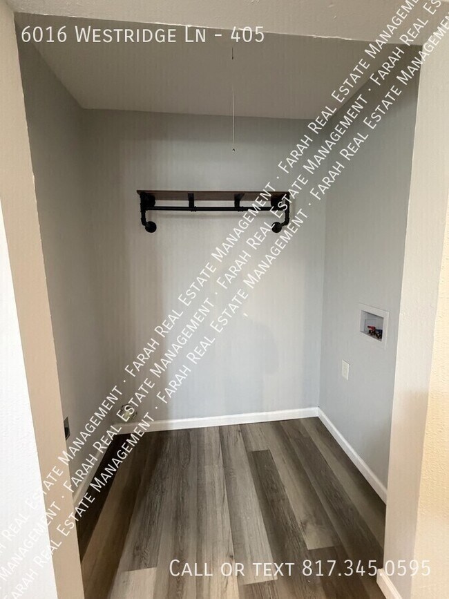 Building Photo - 6016 Westridge Ln