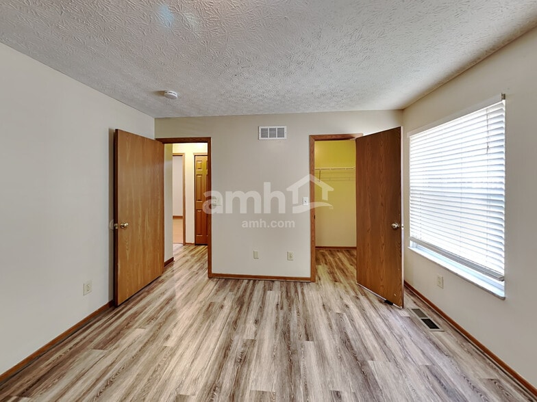 Building Photo - 4831 Ballentine Dr