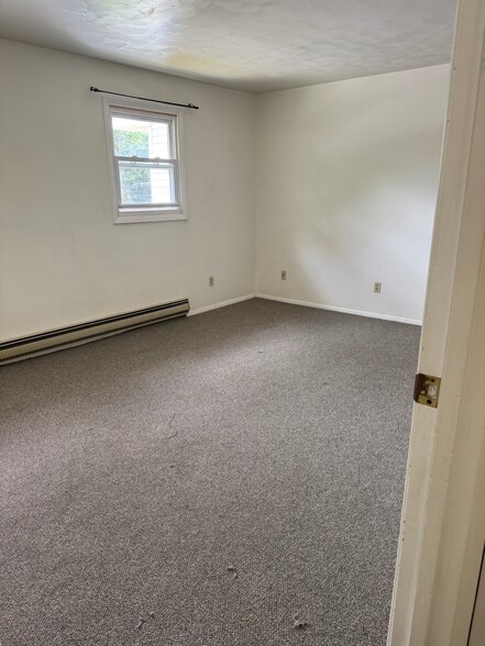 Bedroom 1 - 86 Pinecrest Dr