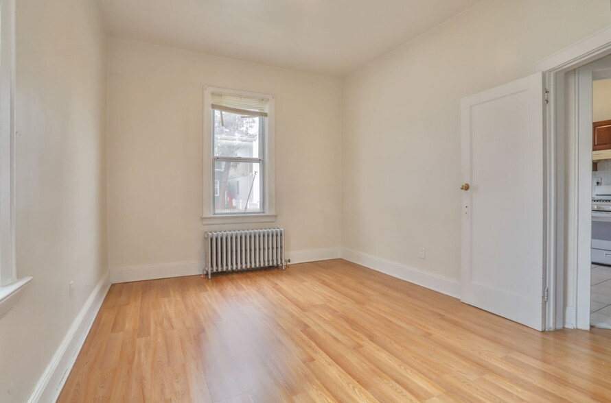 Bedroom 2 - 166 Saint Pauls Ave