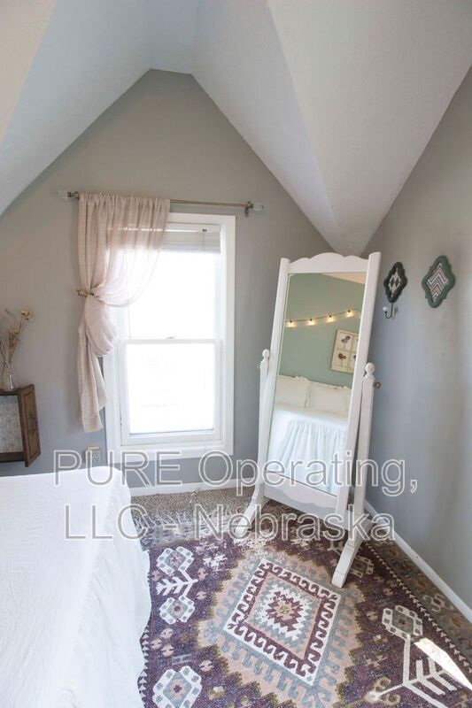 Building Photo - 1306 S 31st St