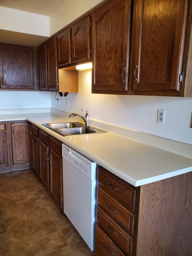 Building Photo - 2 bedroom, 1 bath - Great location!