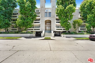 Building Photo - 4415 Saugus Ave