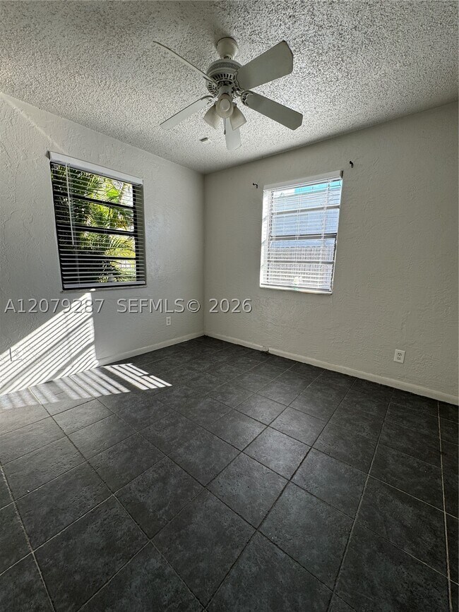 Building Photo - 2105 Monroe St