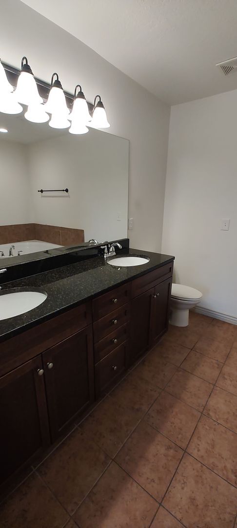 Building Photo - Beautiful Salt Lake Townhome!!!