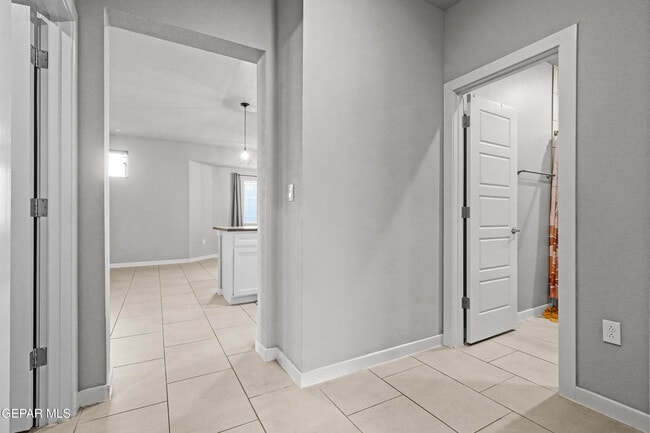 Building Photo - 6981 Black Mesquite Dr