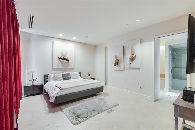 Building Photo - 2408 Victory Park Ln