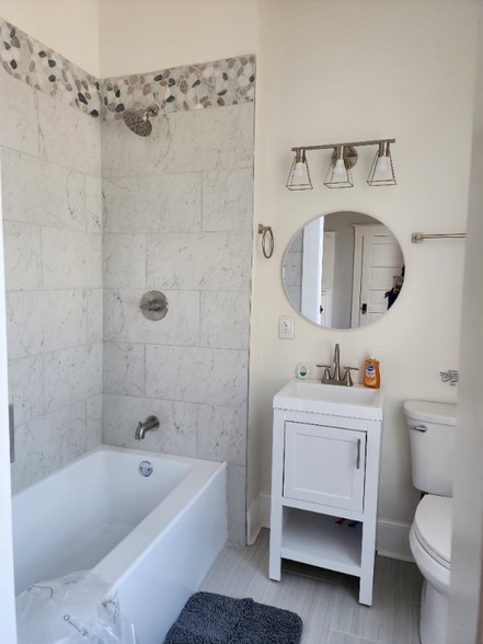 Building Photo - 343 Adelle St