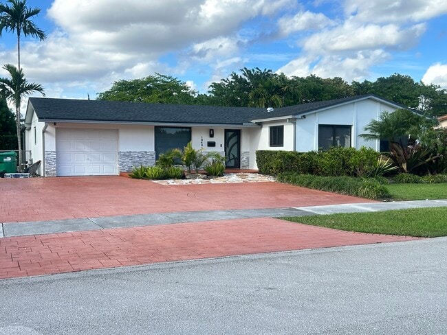 Building Photo - 10401 SW 93rd St