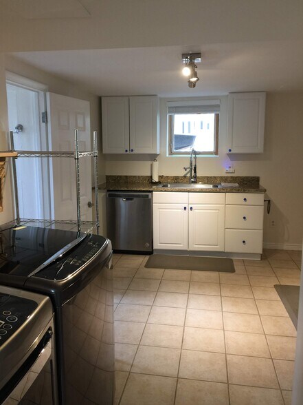 Building Photo - 309 Cantril St