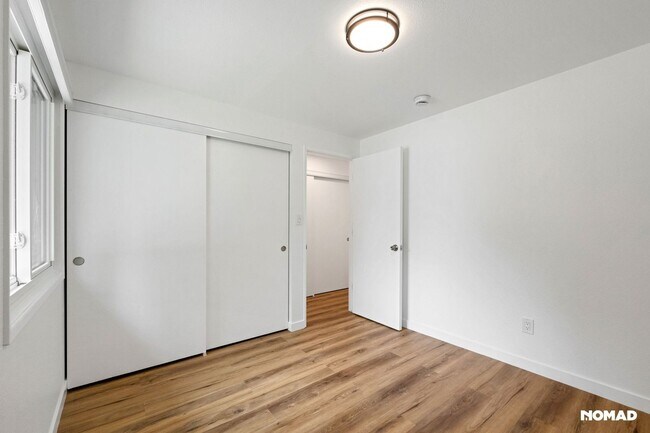 Building Photo - Newly Renovated 4BR Duplex in SW Loveland