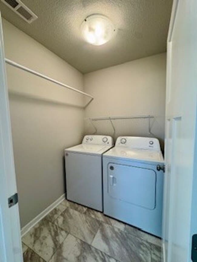 Building Photo - Charming 3 Bedroom Home in Urbandale