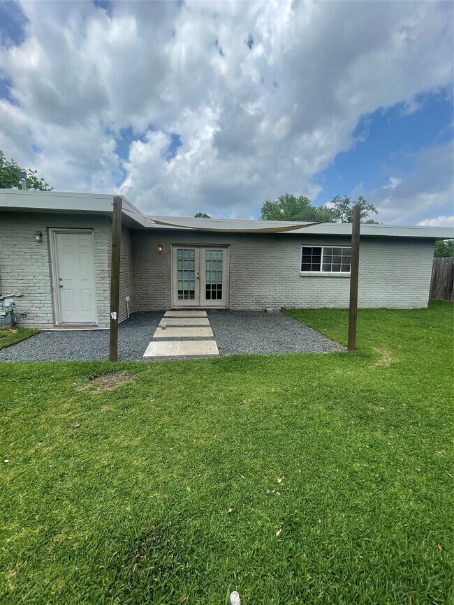 Building Photo - 4011 Ebbtide Dr