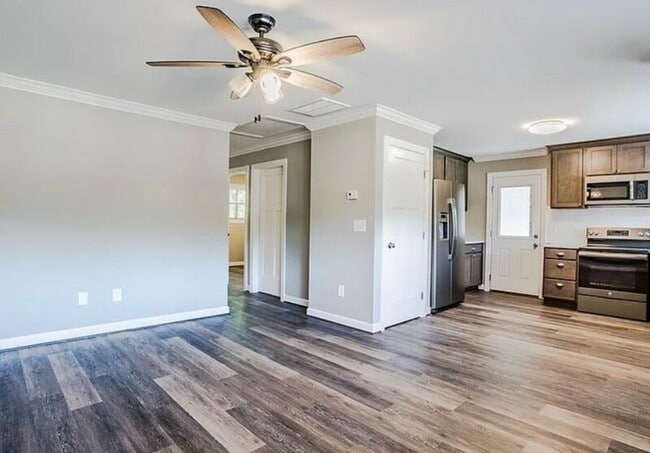 Building Photo - 306 W College St