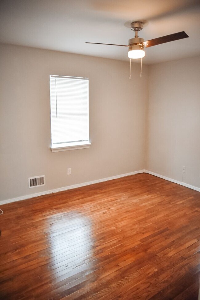 Building Photo - 4700 Walnut Grove Ave