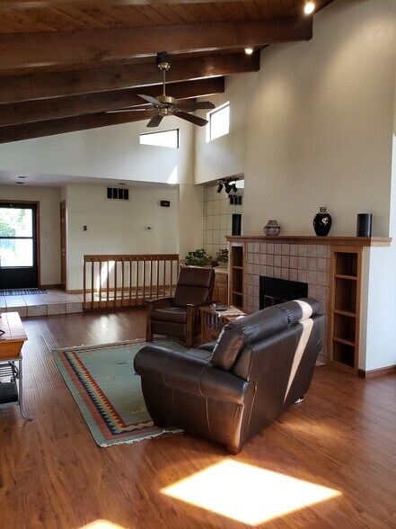 Building Photo - 9628 Merion Cir NE