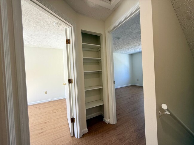 Building Photo - 37 Oakwood Terrace