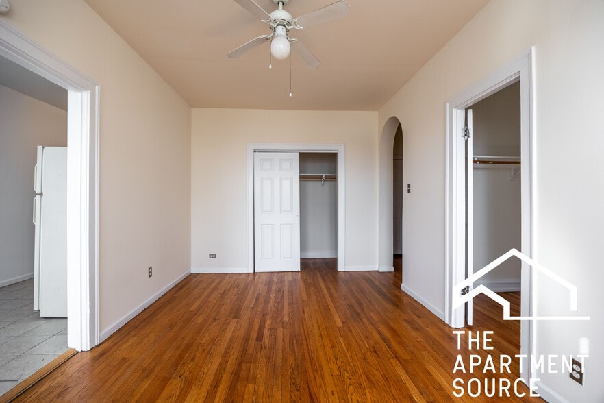 Building Photo - 2704 N Sawyer Ave