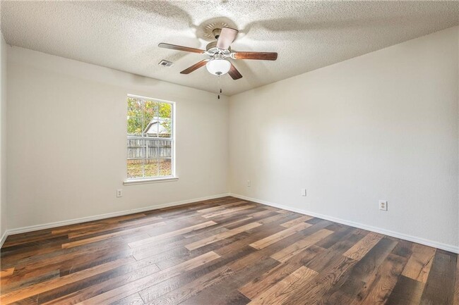 Building Photo - Remodeled 3 bedroom 2 bath in Fayetteville...