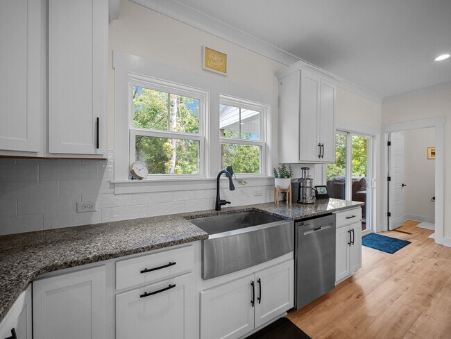 Building Photo - 408 Celtic Ash St