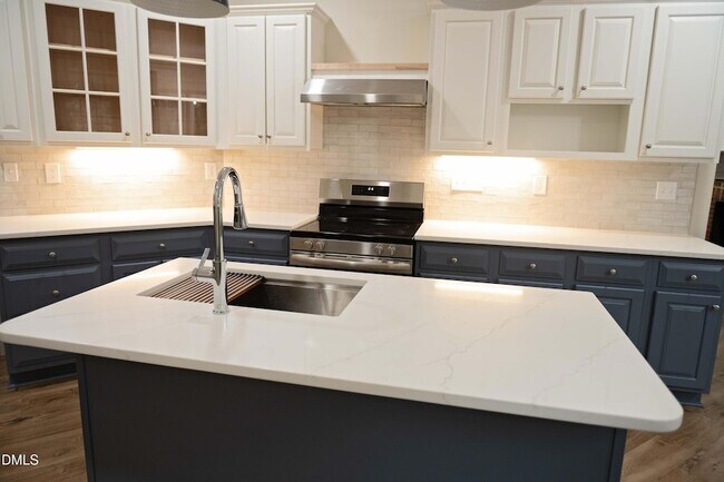 Building Photo - 6001 Brown Swiss Way