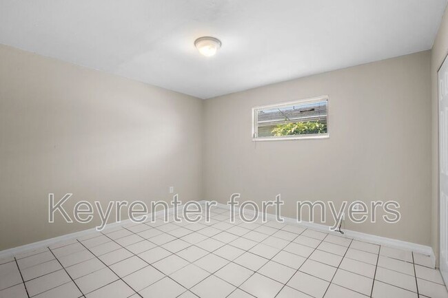 Building Photo - 1706 Cypress Dr