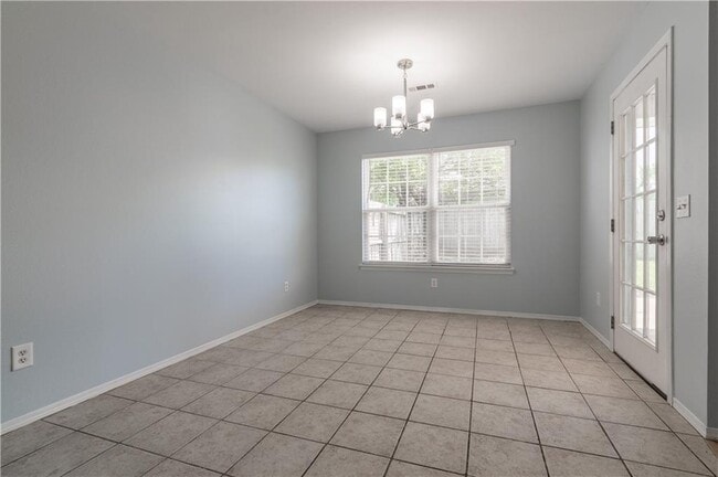 Building Photo - 1103 SW Apache Dr